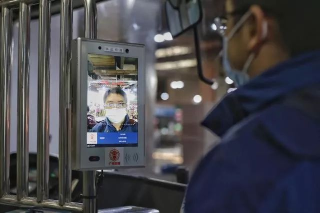 公交車輛乘客測溫預警解決方案